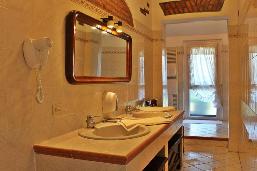 Hotel Ristorante La Torretta Bianze Ngoại thất bức ảnh